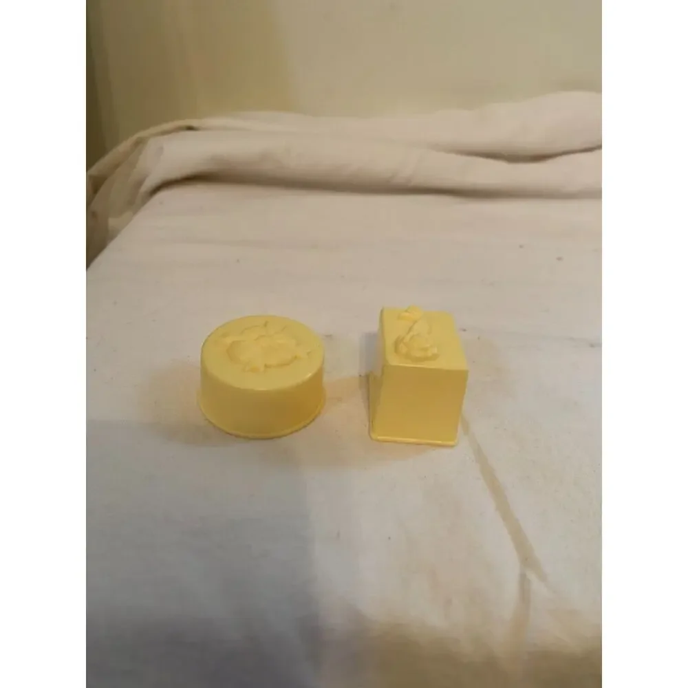Barbie Fashion Doll Special Occasion Presents Gift Boxes Yellow Vintage Display